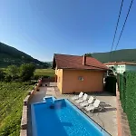Kula Bihac * Orasac
